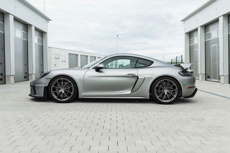 Porsche 718 Cayman GT4