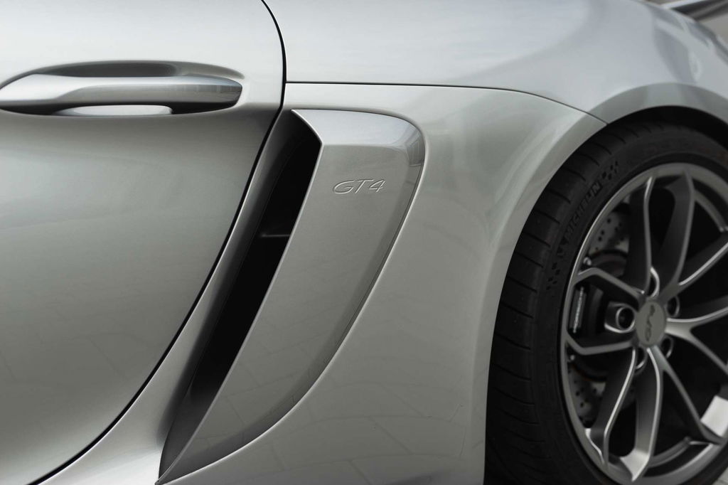 Porsche 718 Cayman GT4