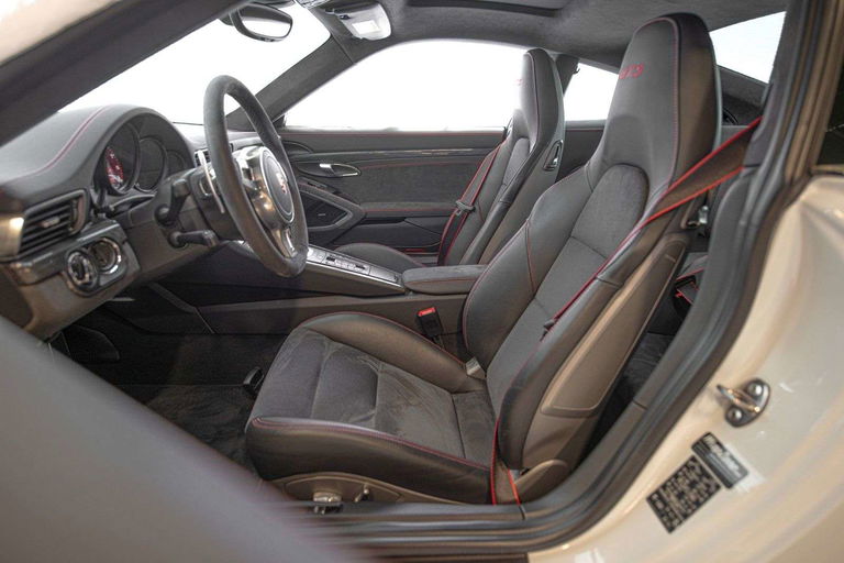 Porsche 991 Carrera GTS