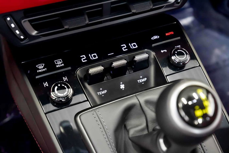 Porsche 992 GT3 Touring