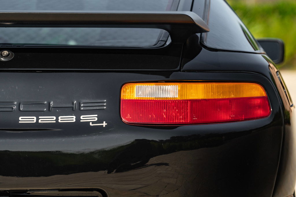 Porsche 928 S4