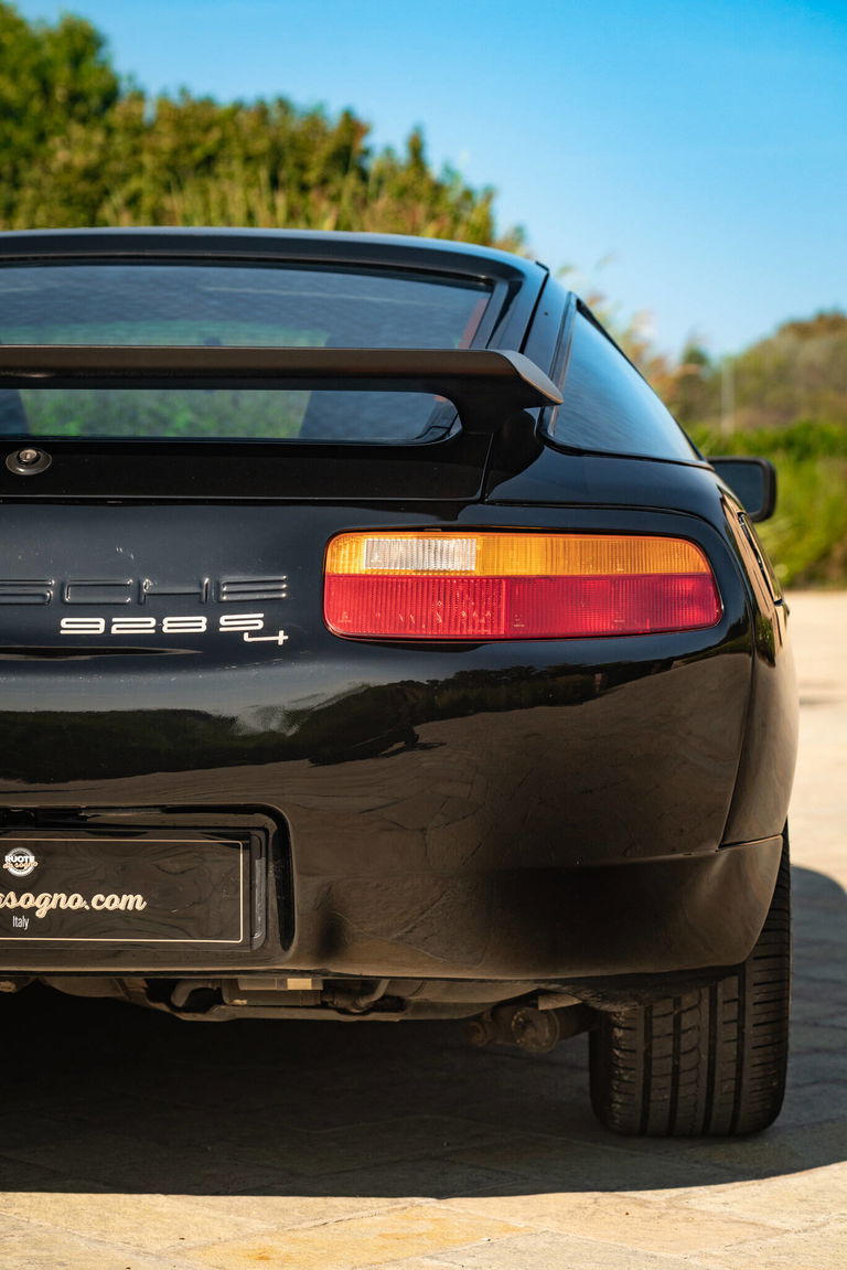 Porsche 928 S4