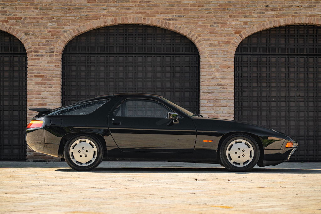 Porsche 928 S4