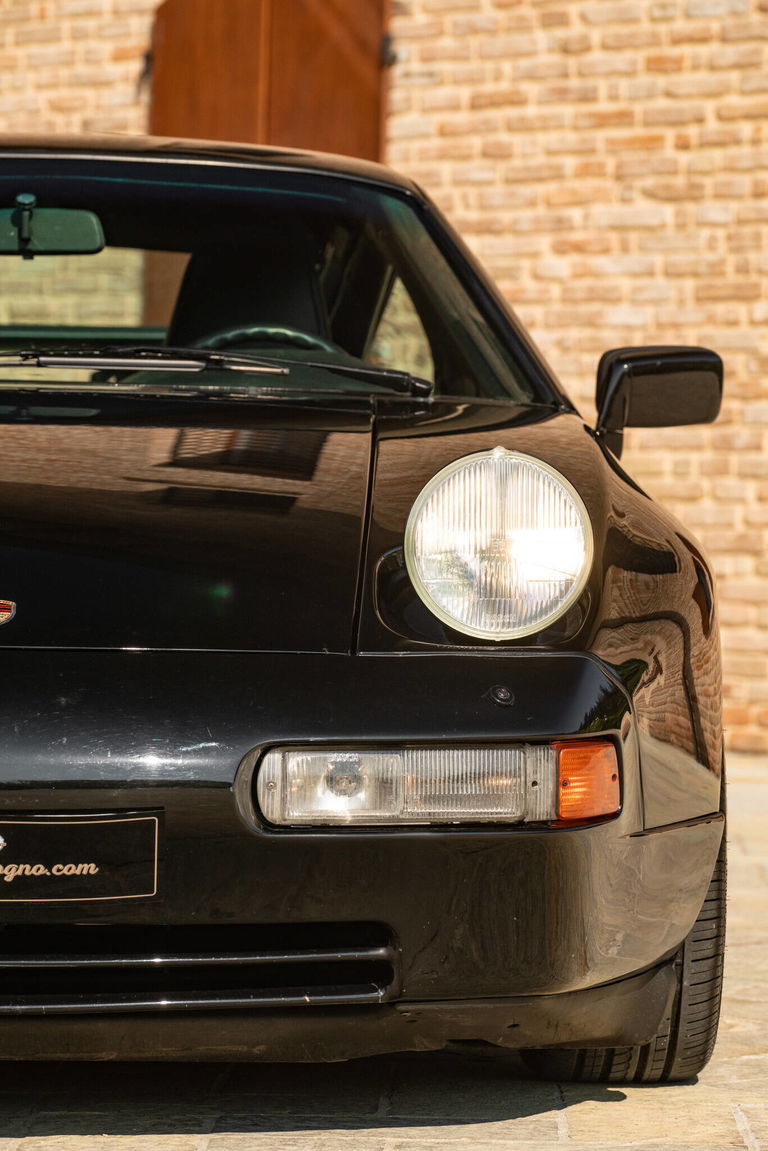 Porsche 928 S4