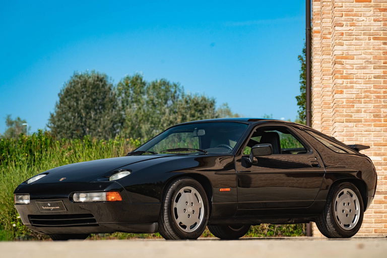 Porsche 928 S4