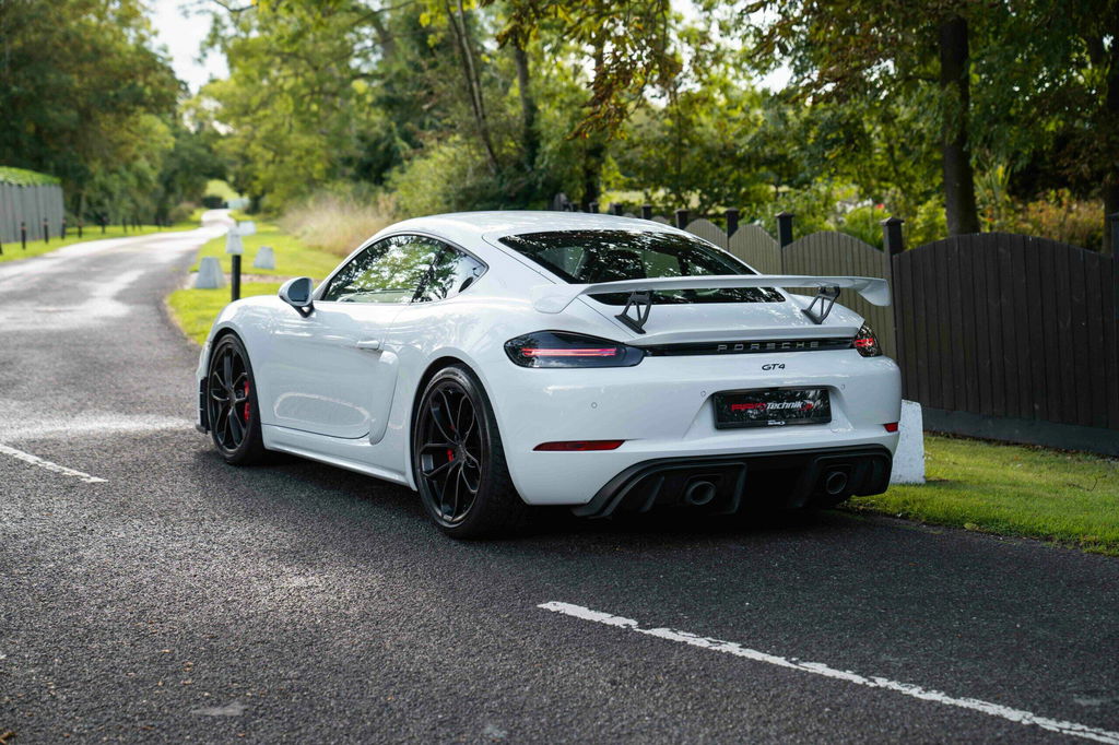 Porsche 718 Cayman GT4