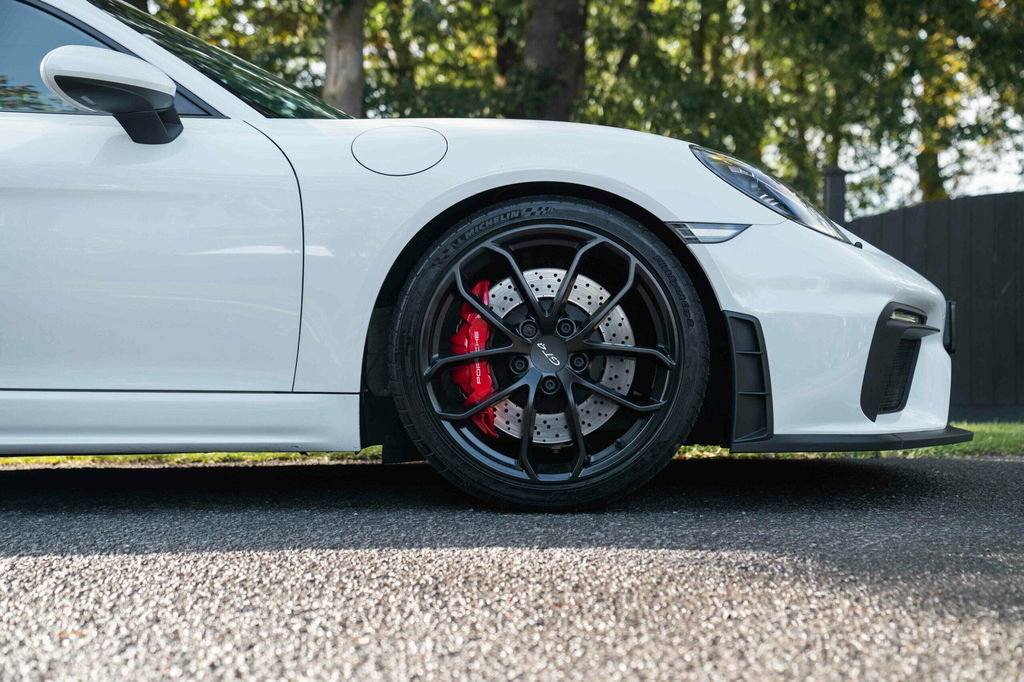 Porsche 718 Cayman GT4