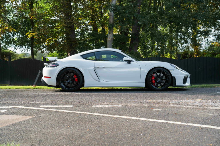 Porsche 718 Cayman GT4