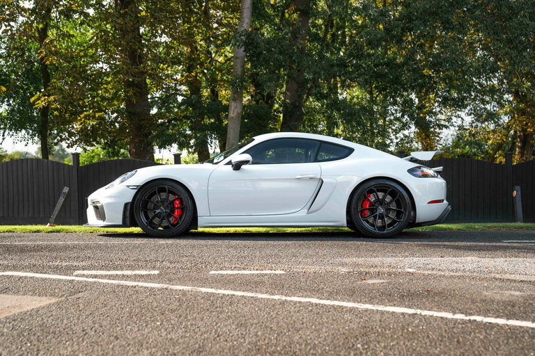 Porsche 718 Cayman GT4