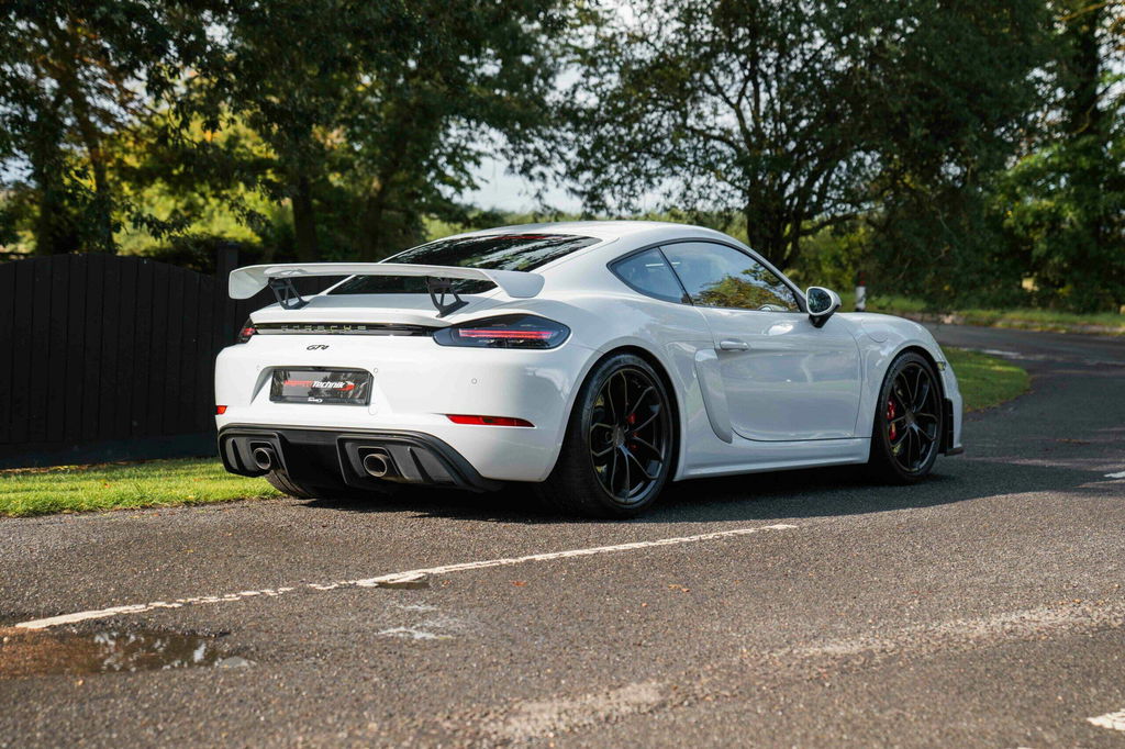 Porsche 718 Cayman GT4