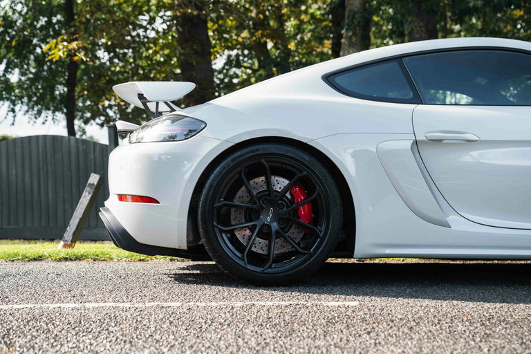 Porsche 718 Cayman GT4