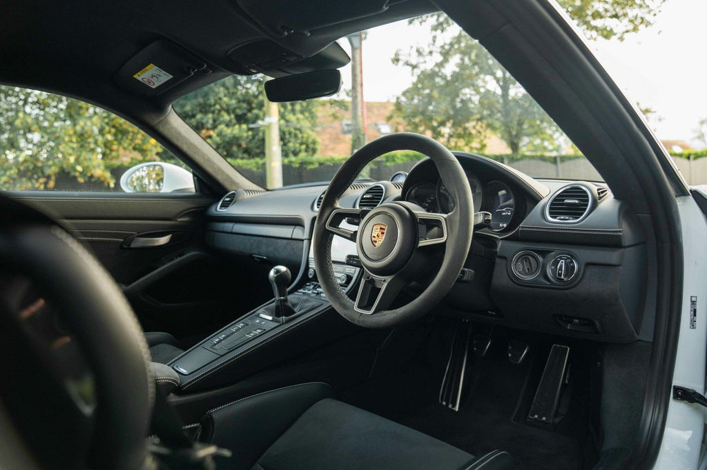 Porsche 718 Cayman GT4