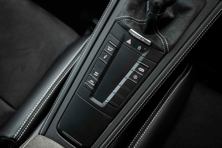 Porsche 718 Cayman GT4