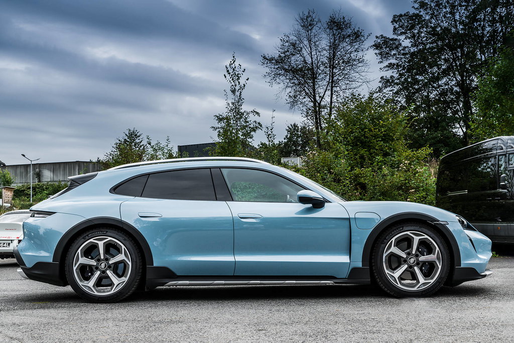 Porsche Taycan 4 Cross Turismo