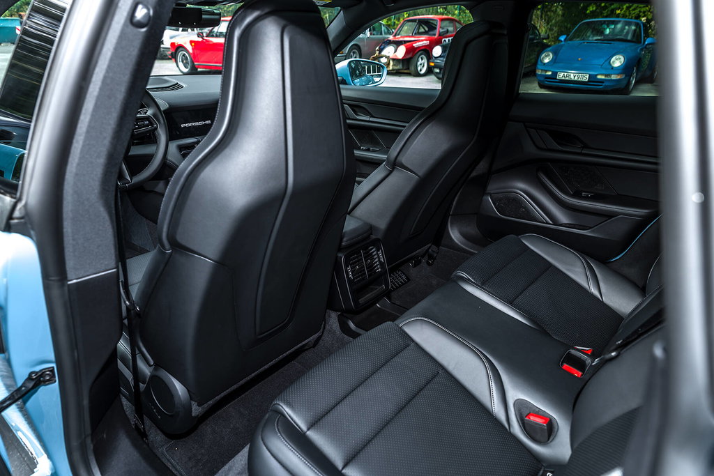 Porsche Taycan 4 Cross Turismo