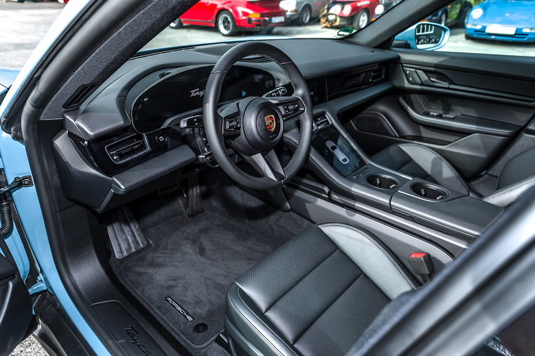 Porsche Taycan 4 Cross Turismo