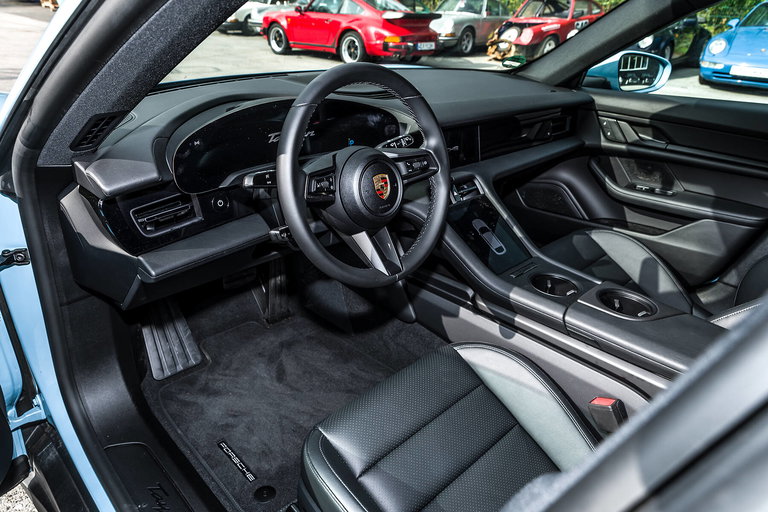 Porsche Taycan 4 Cross Turismo