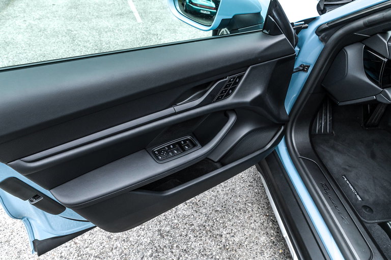 Porsche Taycan 4 Cross Turismo