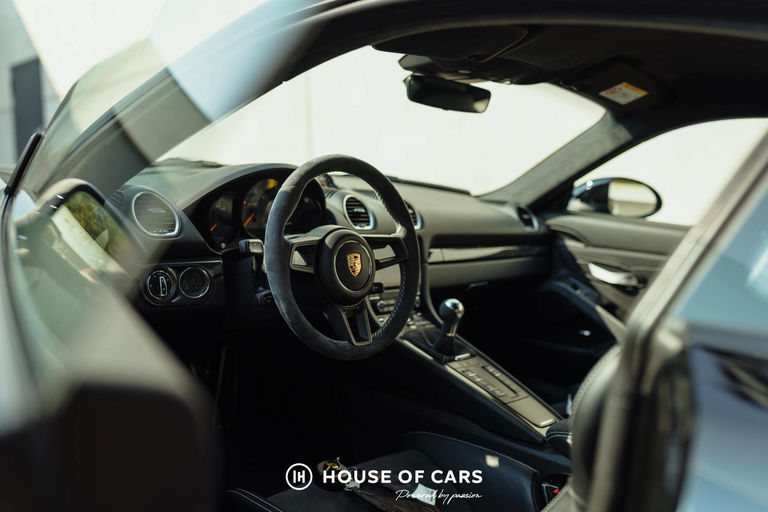 Porsche 718 Cayman GT4