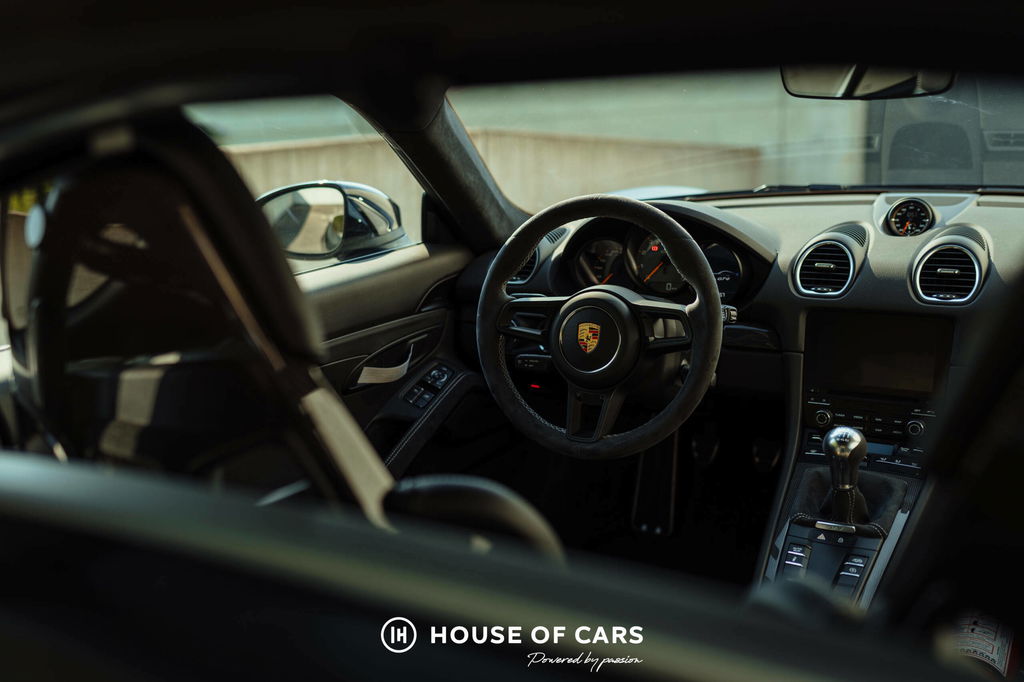 Porsche 718 Cayman GT4