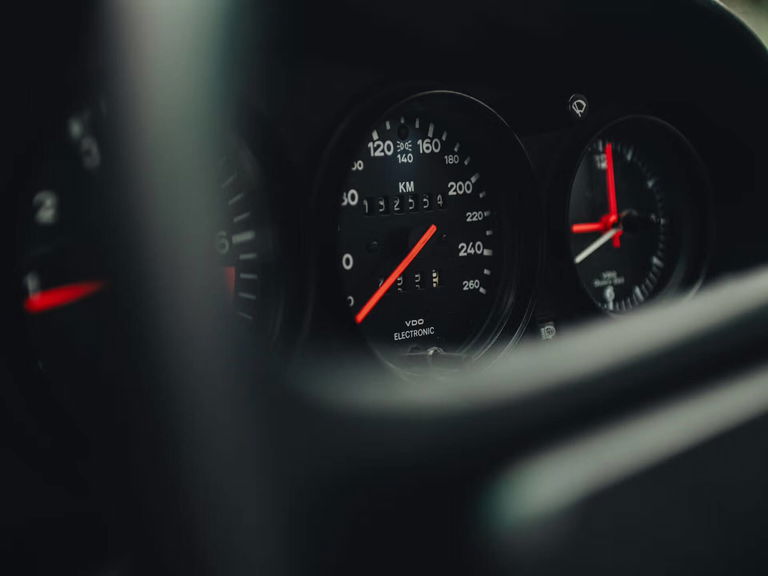 Porsche 911 Carrera 3.2 “25 Jahre 911”