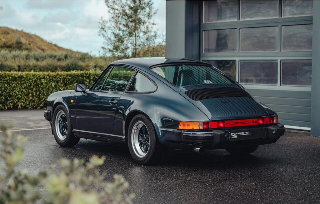 Porsche 911 Carrera 3.2 “25 Jahre 911”