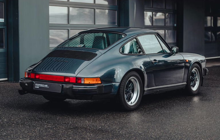 Porsche 911 Carrera 3.2 “25 Jahre 911”