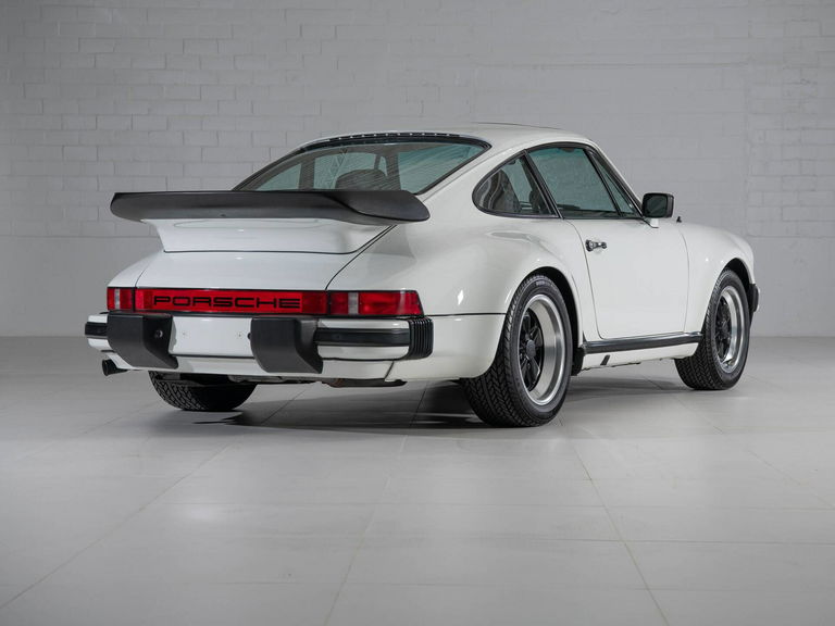 Porsche 911 Carrera 3.2 (US)