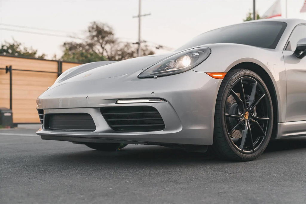 Porsche 718 Cayman