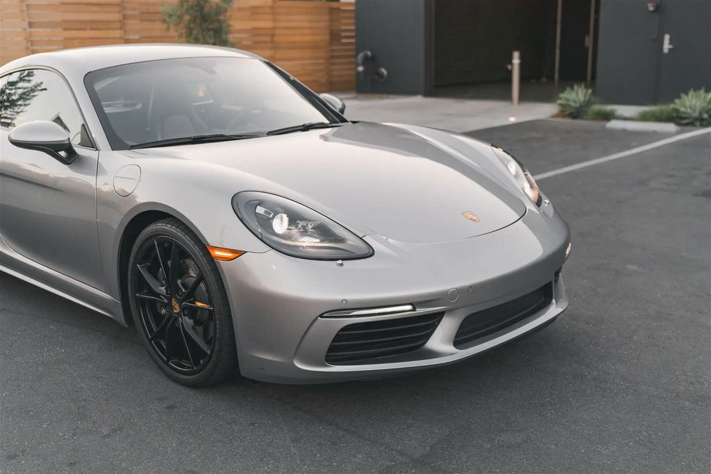Porsche 718 Cayman