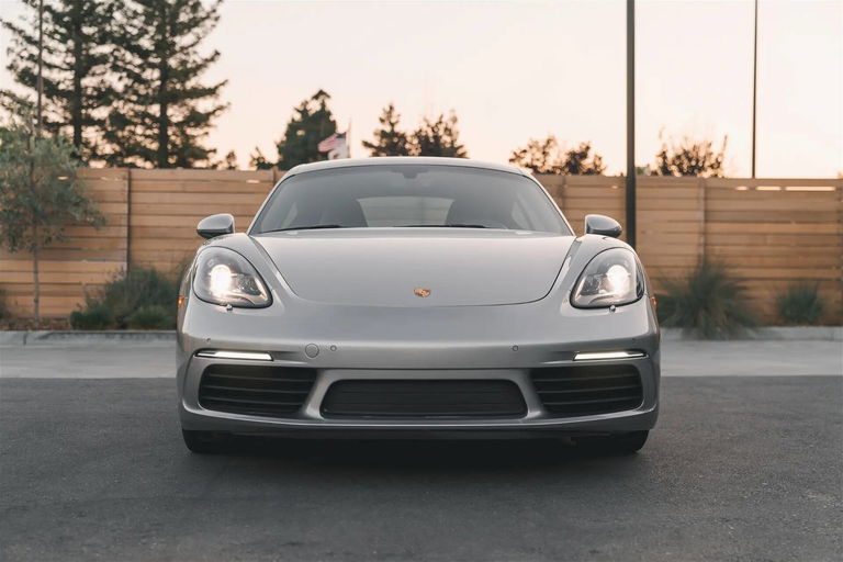 Porsche 718 Cayman