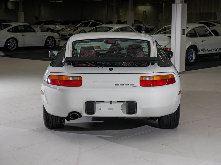 Porsche 928 S4