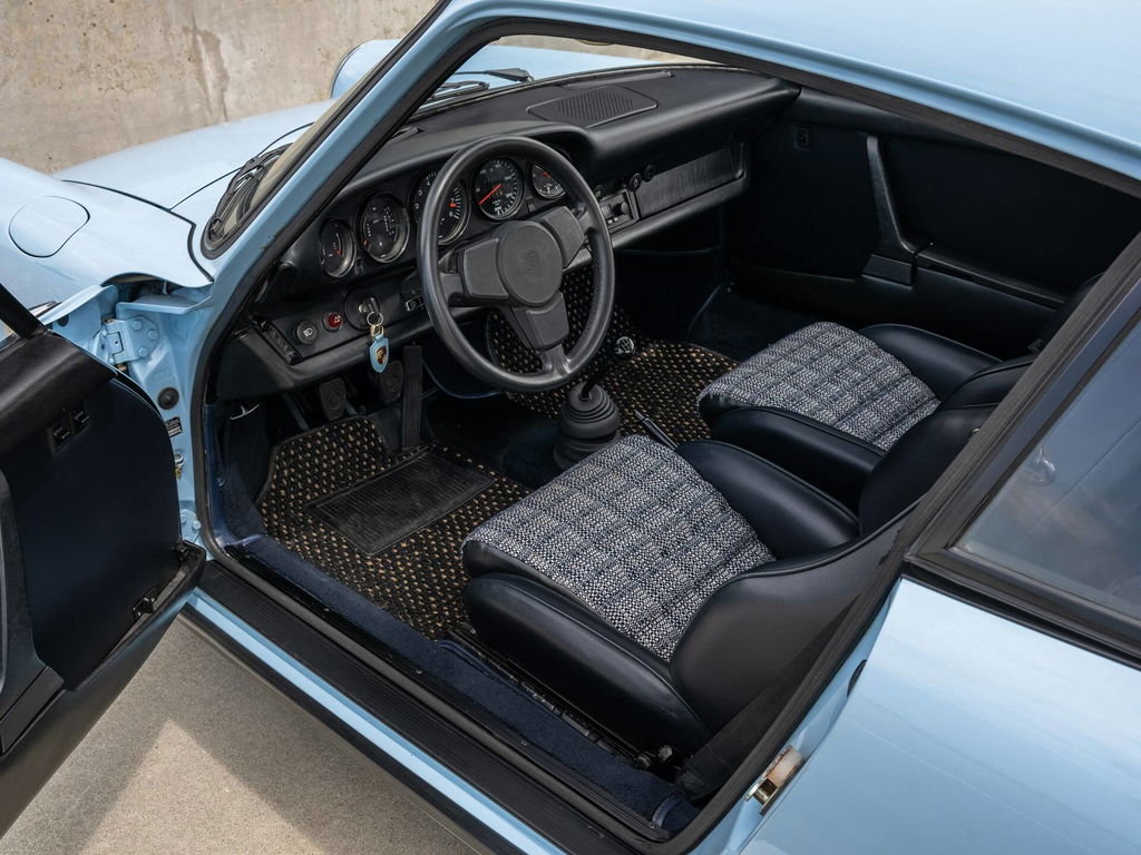 Porsche 911 Carrera (US)