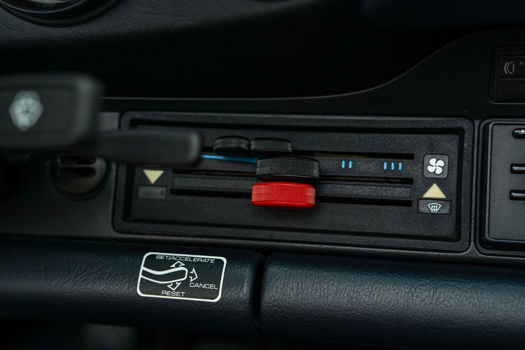 Porsche 911 Carrera 3.2 (US)