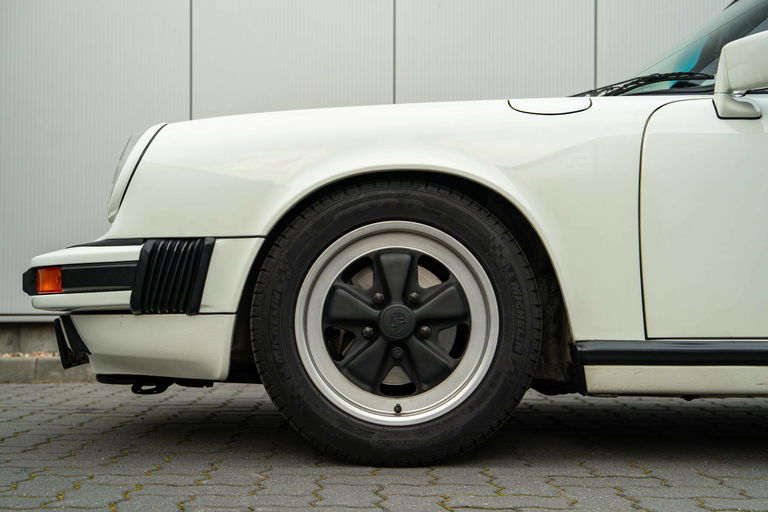 Porsche 911 Carrera 3.2 (US)