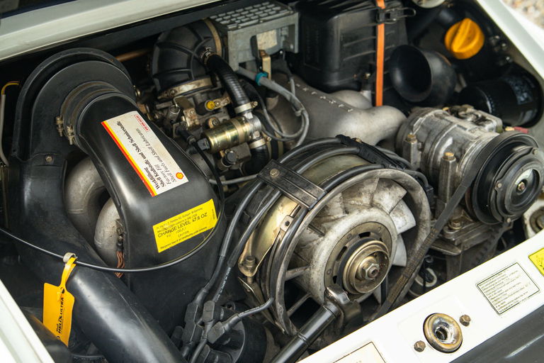 Porsche 911 Carrera 3.2 (US)