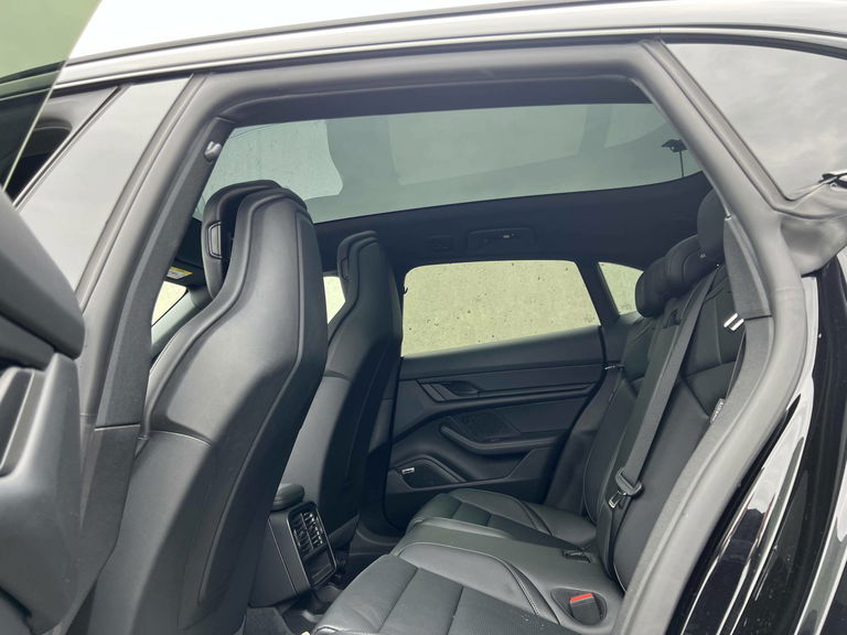 Porsche Taycan 4 Cross Turismo