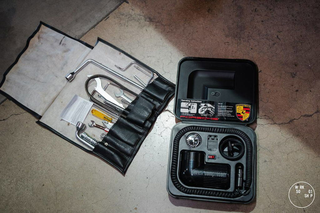 Porsche 911 Carrera 3.2 (US)