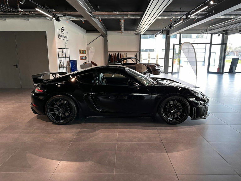 Porsche 718 Cayman GT4