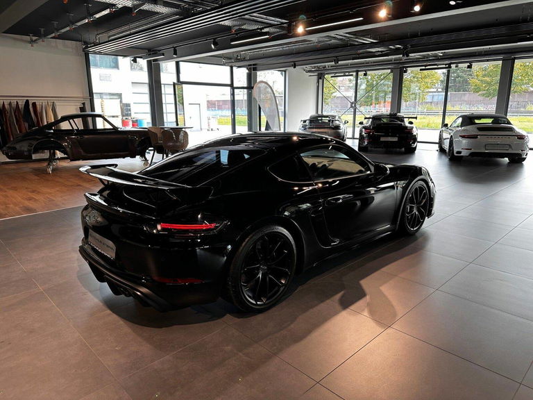 Porsche 718 Cayman GT4