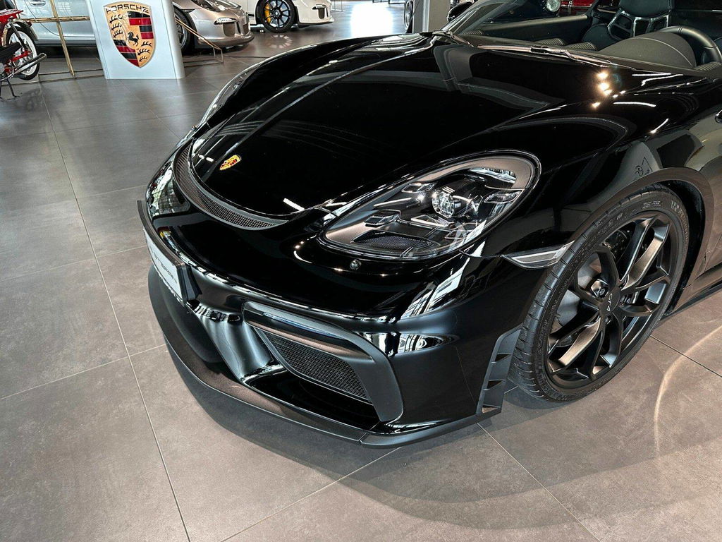 Porsche 718 Cayman GT4