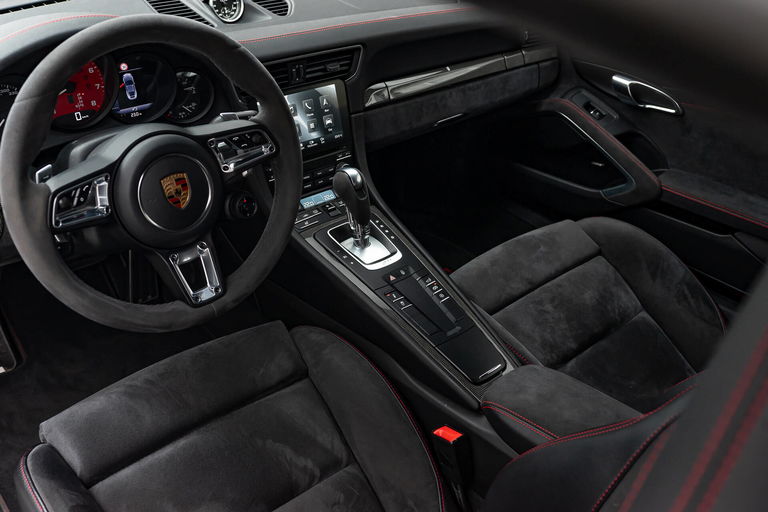 Porsche 991.2 Carrera GTS