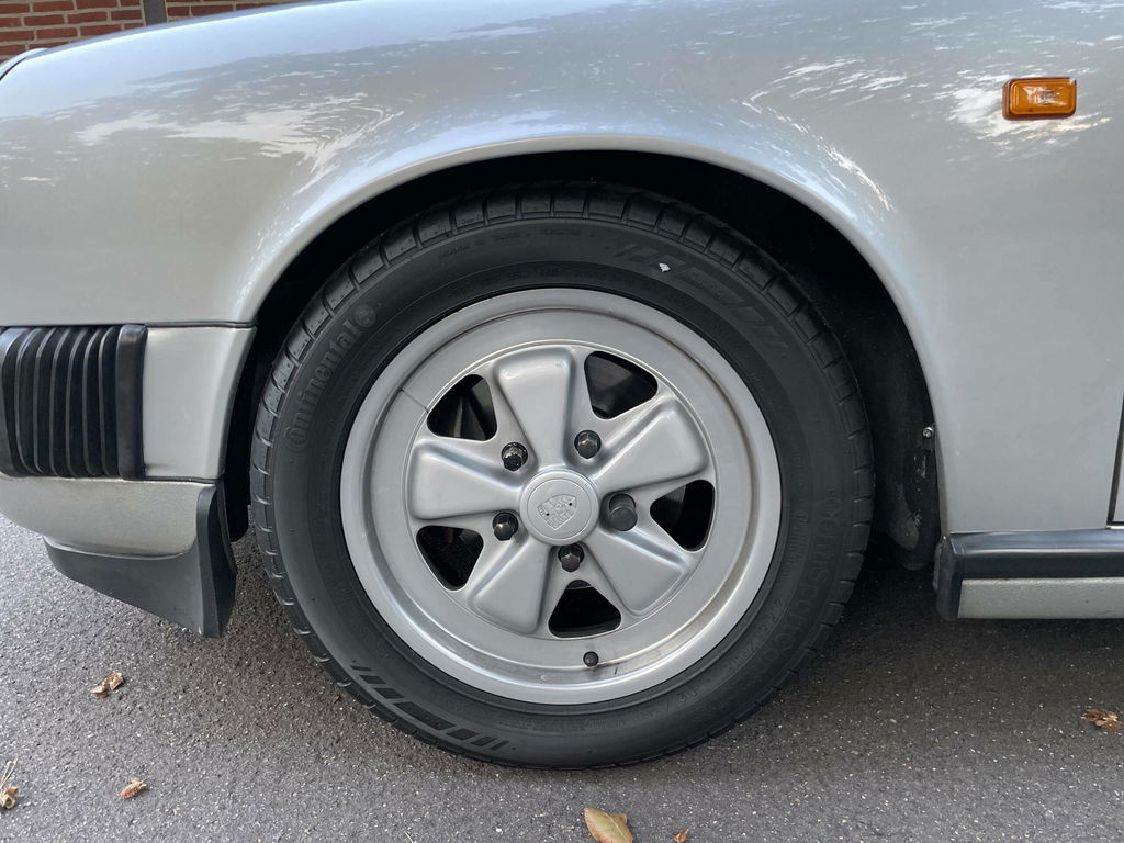 Porsche 911 Carrera 3.2 “25 Jahre 911”