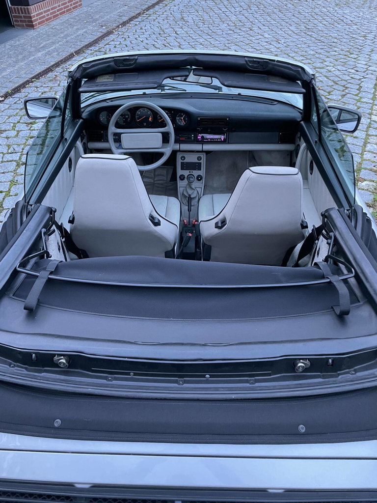Porsche 911 Carrera 3.2 “25 Jahre 911”