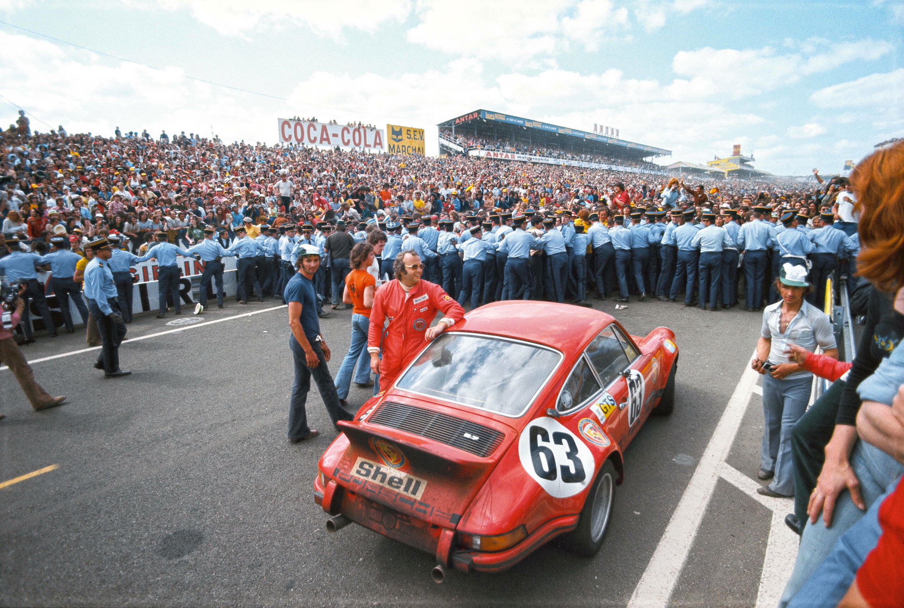 Porsche Carrera RSR von Georg Loos und Jürgen Barth auf der Zielgeraden von Le Mans - aus Rainer Schlegelmilch - Porsche Racing Moments