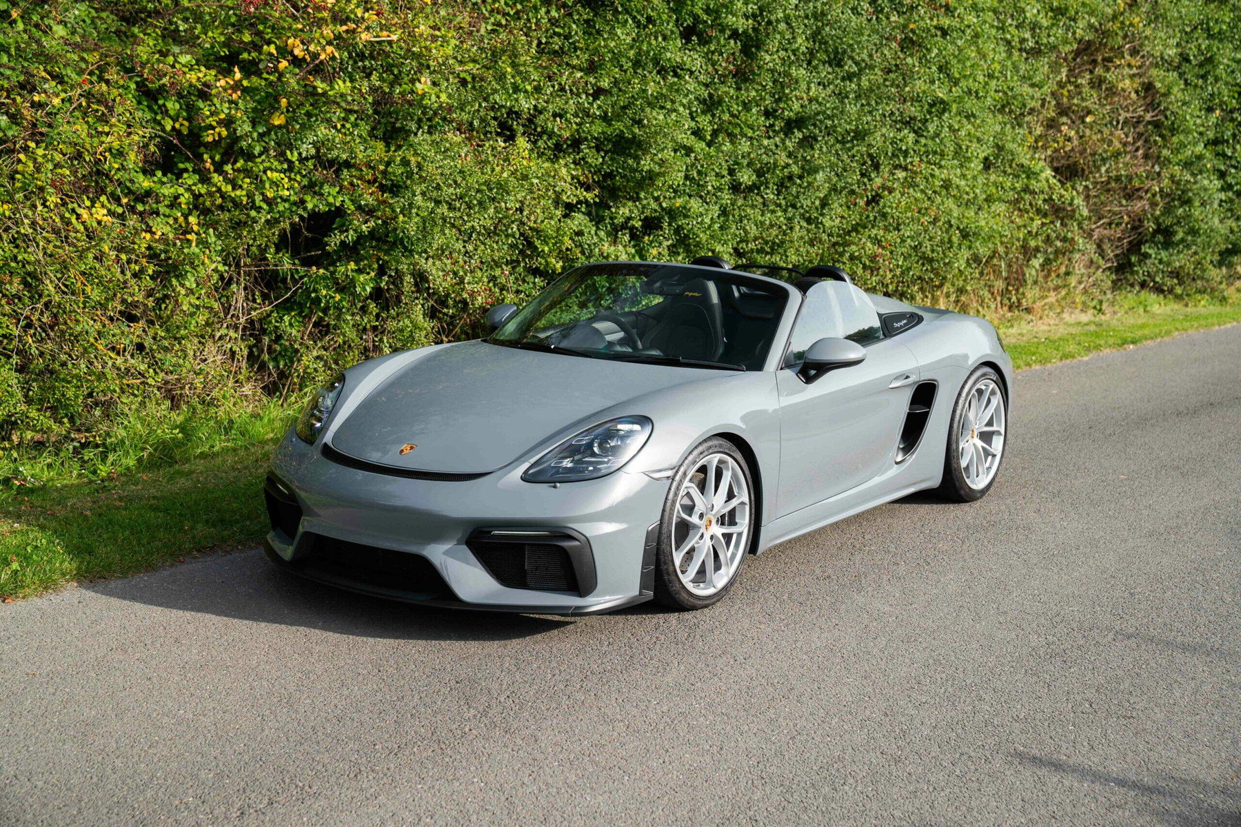 注目ブランドのギフト porsche-718spyder-forsale01. フェイスパウダー
