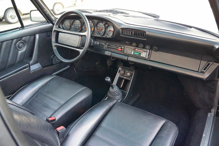 Porsche 911 Carrera 3.2 (US)