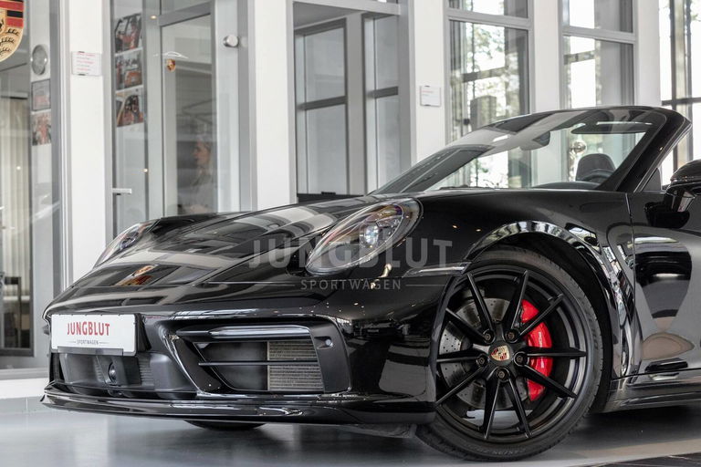 Porsche 992 Carrera 4S