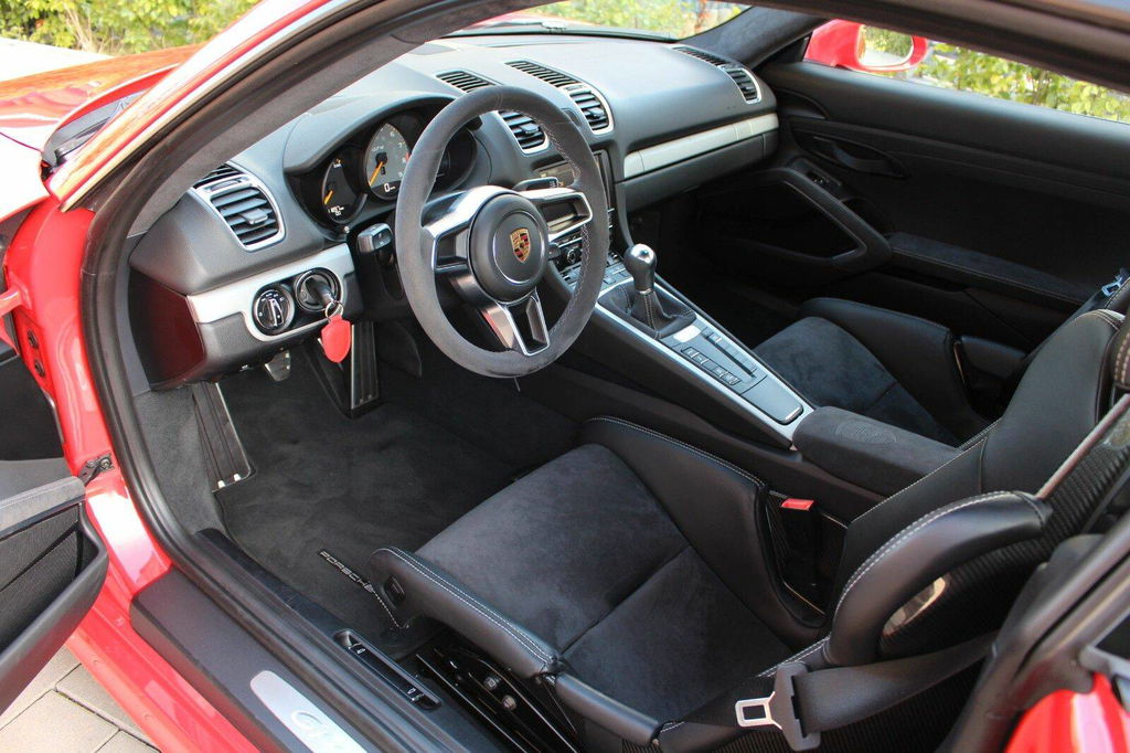 Porsche 981 Cayman GT4