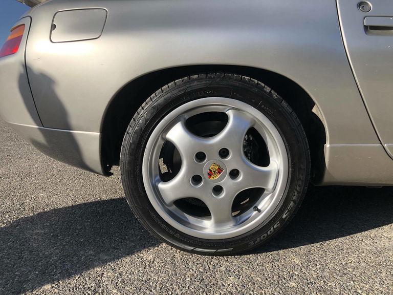 Porsche 928 GTS